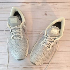 Nike Air Zoom Pegasus 35
Men's Running Shoes 9.5